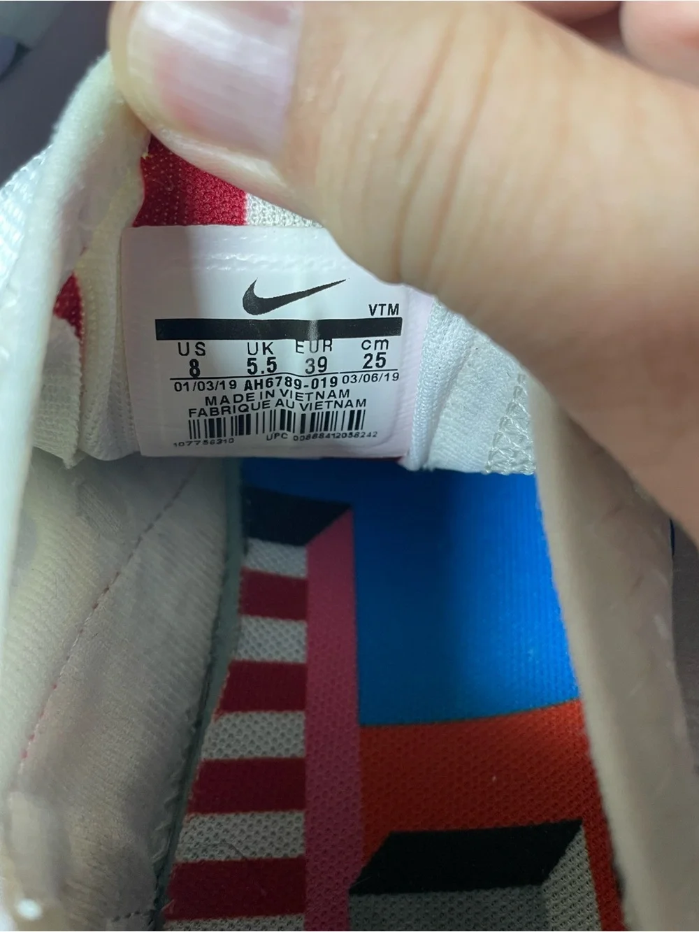 Nike Air Max 270 White with Blue, Pink & Navy Accents 7.5W - 6Y